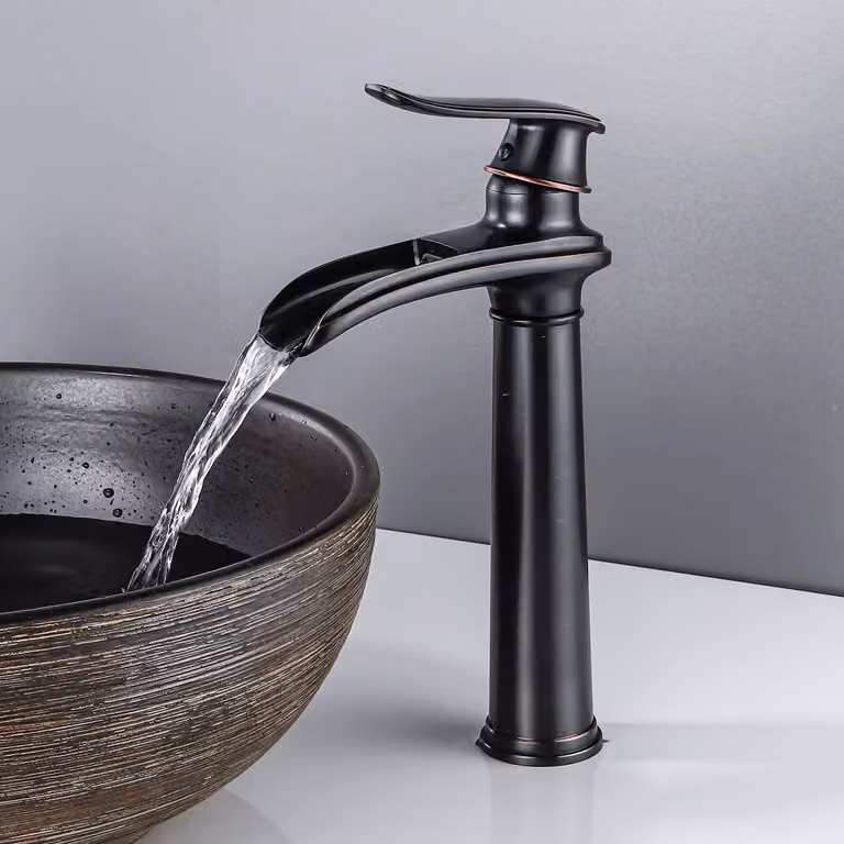 Miscelatore monocomando per lavabo, stile retrò, finitura nera opaca, in ottone, con erogatore a cascata