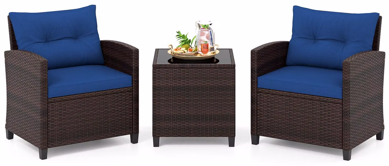 Set di mobili da giardino COSTWAY in rattan sintetico, composto da 3 pezzi. Set di mobili da balcone che include 2 poltrone, cuscini e un tavolo con piano in vetro temperato, ideale per creare un'area relax resistente alle intemperie per 2 persone