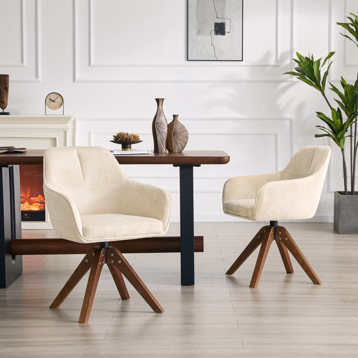 Set di 2 poltrone girevoli per sala da pranzo, con rotazione a 360 gradi, rivestimento in tessuto color crema, gambe in legno massello color noce, schienale ergonomico, poltrone