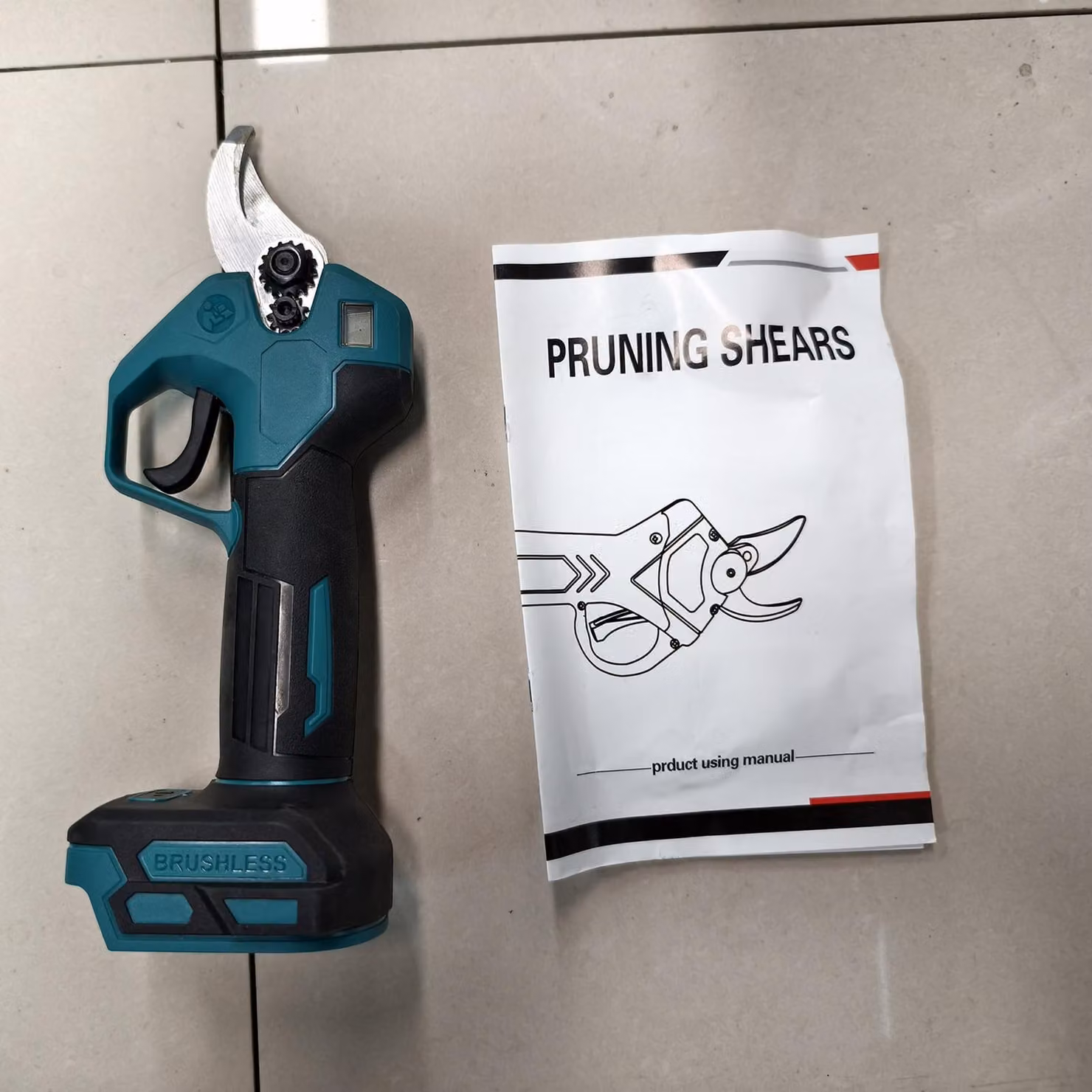 Cesoie elettriche da giardino, cesoie senza spazzole, diametro di taglio 30 mm, lama forgiata Acciaio al carbonio SK5, display LCD che indica la carica della batteria, tempi di taglio, interruttore di sicurezza integrato, ricambio per interfaccia Makita B