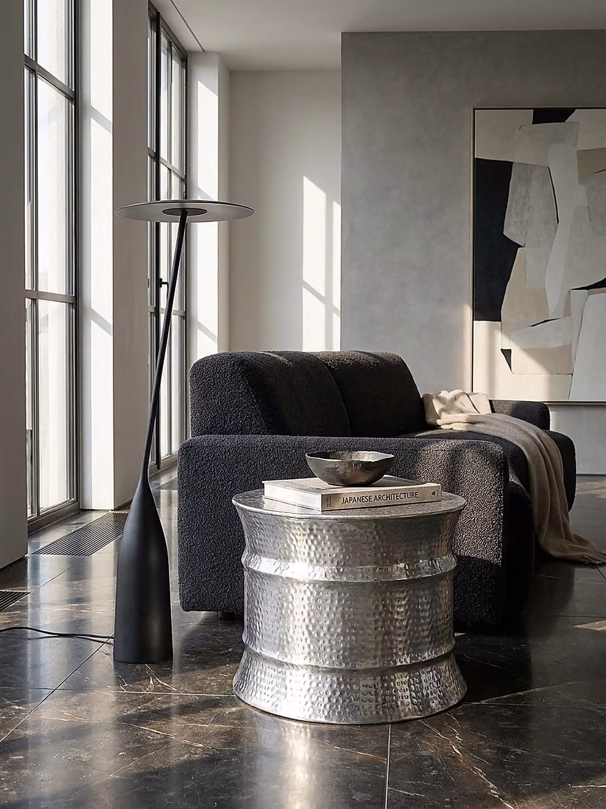 Tavolino da salotto 62x41x62 cm in alluminio argento Tavolino orientale rotondo | Tavolino da salotto piatto martellato in metallo | Tavolino da salotto moderno di design | Tavolino da salotto indiano piccolo