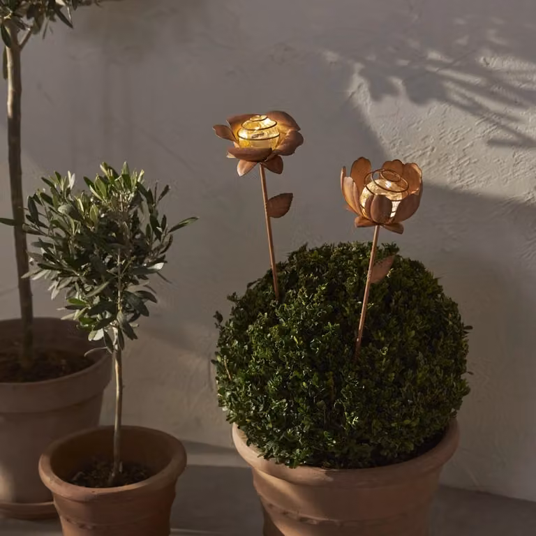 Lampade decorative a LED e solari Oxida Fiori con sensore crepuscolare, set da 2, color ruggine, 51 cm
