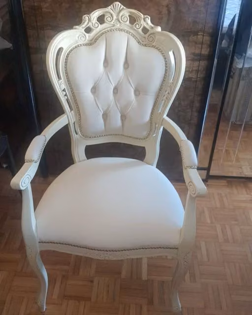 Capotavola shabby in legno avorio anticato con capitonné in ecopelle bianca Mobili 2G L: 60 cm, P: 55 cm, H: 110 cm