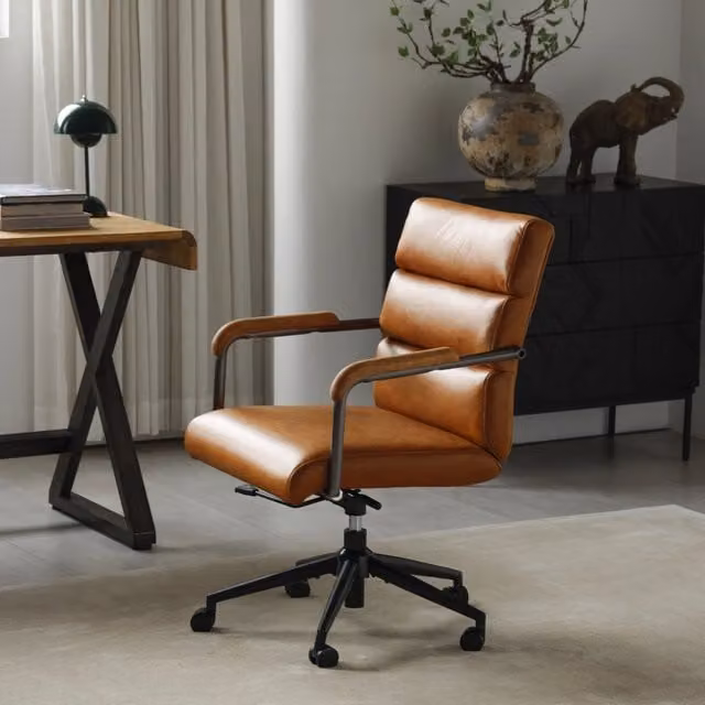 Sedia da ufficio ergonomica Minimal in similpelle marrone con braccioli effetto rovere, girevole e con altezza regolabile – 1