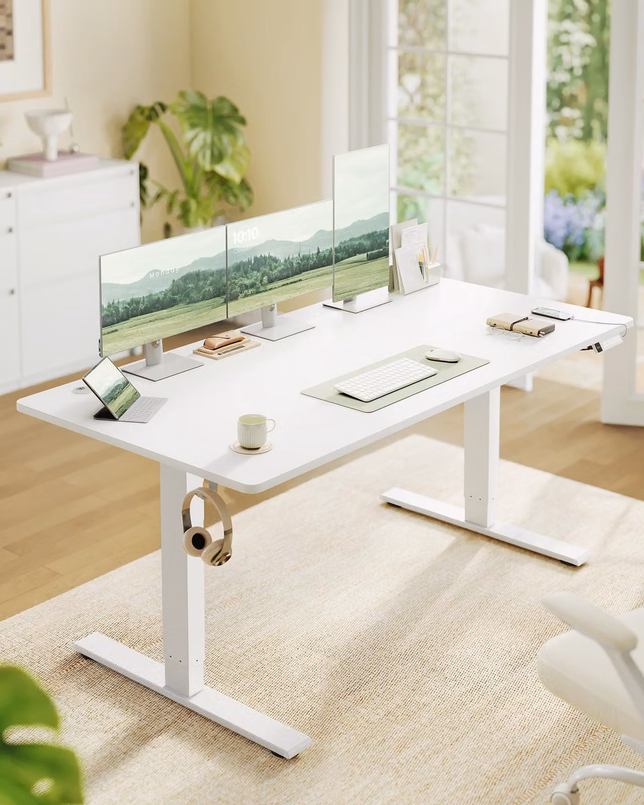 VASAGLE Scrivania regolabile in altezza, 160 cm, porta USB-C, ripiano per ciabatta elettrica, promemoria in caso di seduta prolungata, 3 tasti di memoria
