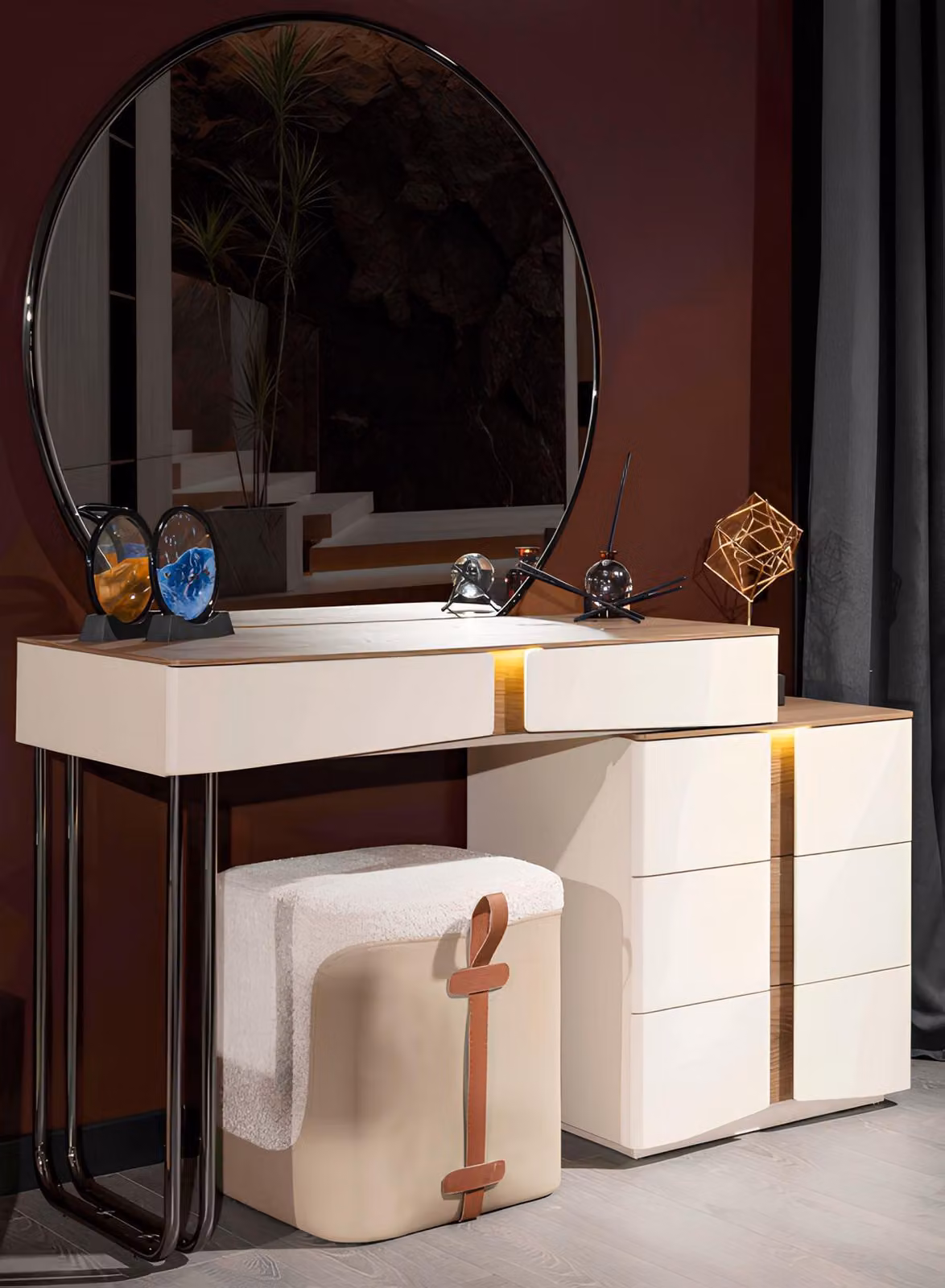 Moderner Beiger Schminktisch Designer Spiegel Edler Polsterhocker