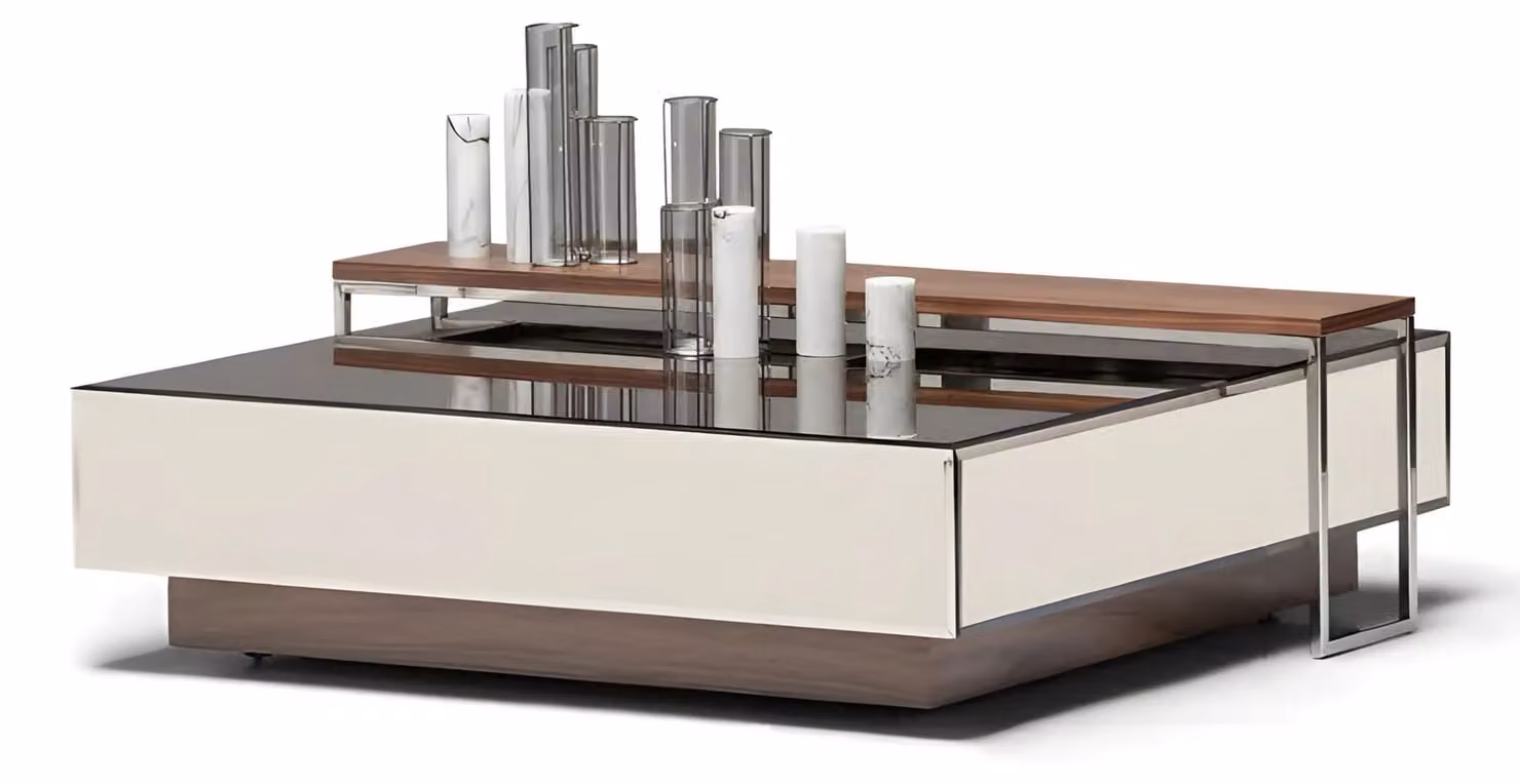 Moderner Couchtisch aus Holz in Braun