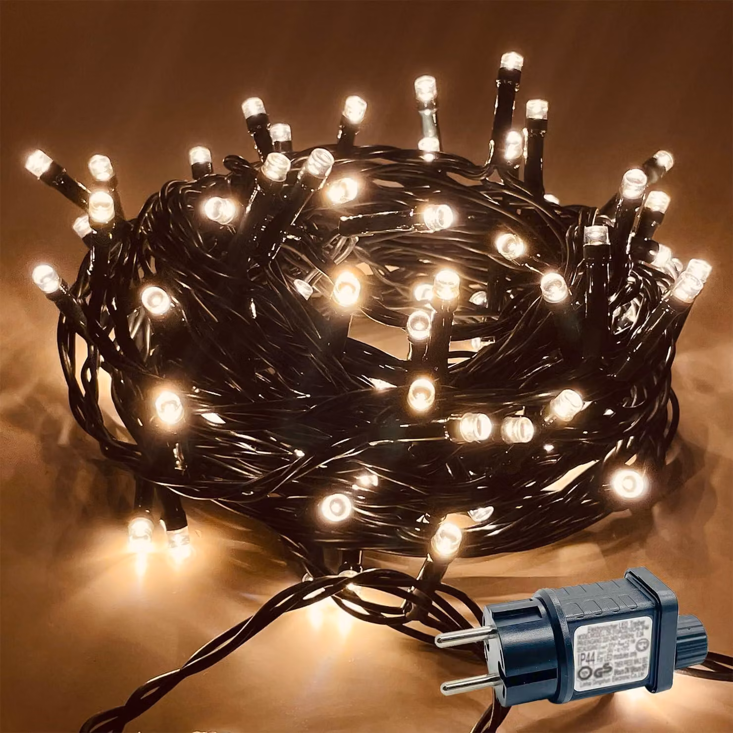 Catena luminosa da 15 metri, con 100 LED bianco caldo, grado di protezione IP44, 8 modalità, timer