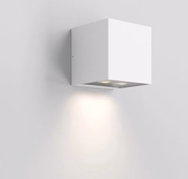 Lampada da Parete Forward Zafferano in Alluminio e Vetro Bianco, LED 10.5W 3000K, IP54 per Illuminazione Esterna da Giardino