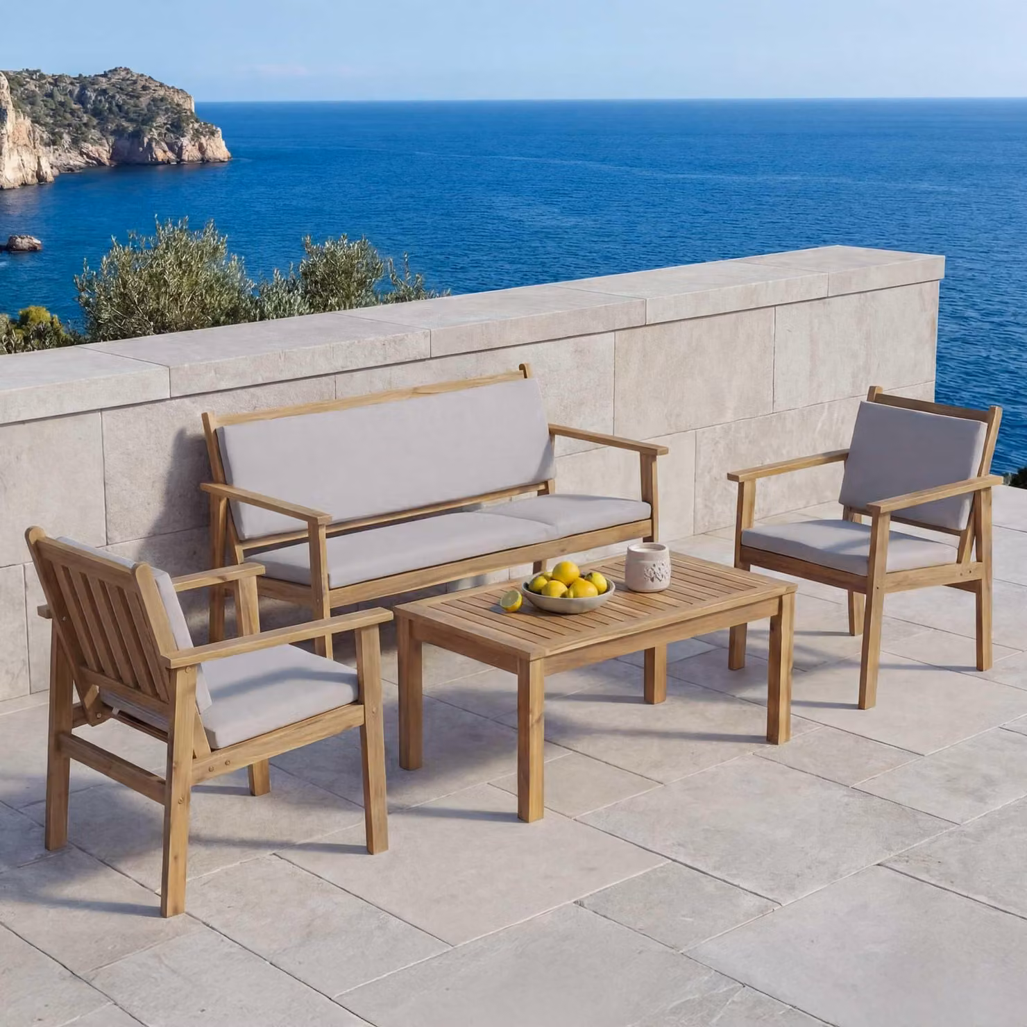Set da giardino HWC-O19, composto da divano, poltrone e tavolo, realizzato in legno di acacia. Rivestimento in tessuto/tessuto (180g/m²), con cuscini grigi
