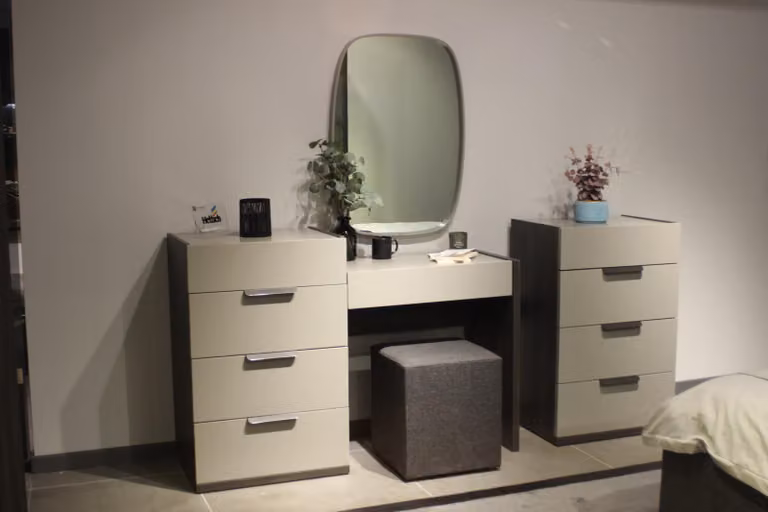 Design Schminktisch mit Spiegel Luxus Schlafzimmer Möbel Hocker 3tlg.