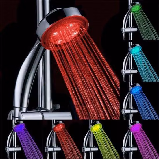 Soffione a mano con 7 colori che cambiano automaticamente, superficie cromata ad alta pressione, rubinetteria da bagno.