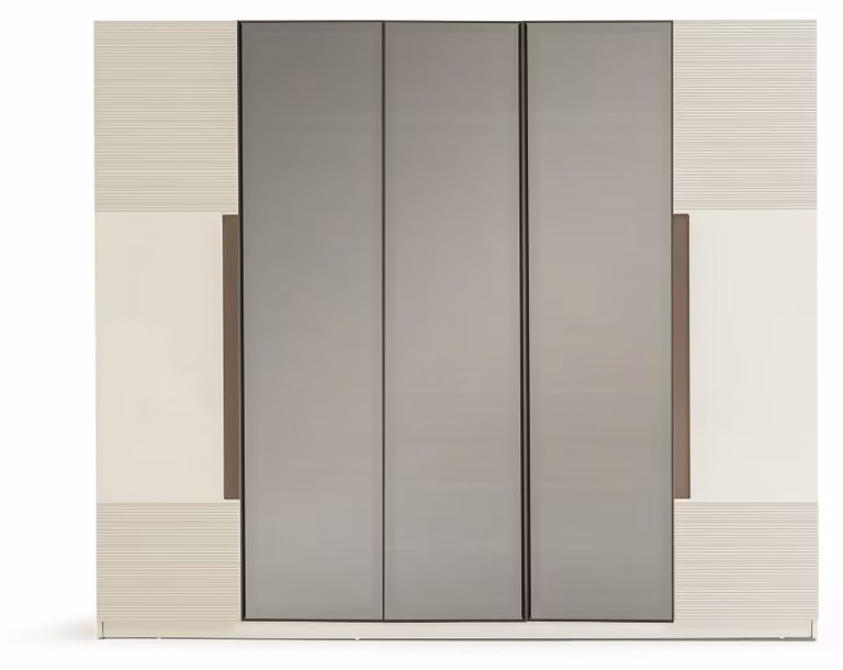 Elegante armadio beige con ampio spazio contenitivo e design moderno