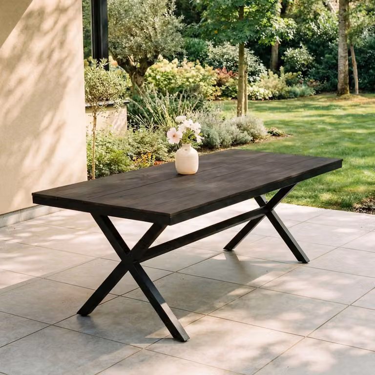 Tavolo da giardino ISOLA 180 x 100 cm, nero – tavolo da esterno stabile con piano nero in WPC effetto legno, struttura in alluminio verniciato a polvere, resistente alle intemperie per giardino e terrazza