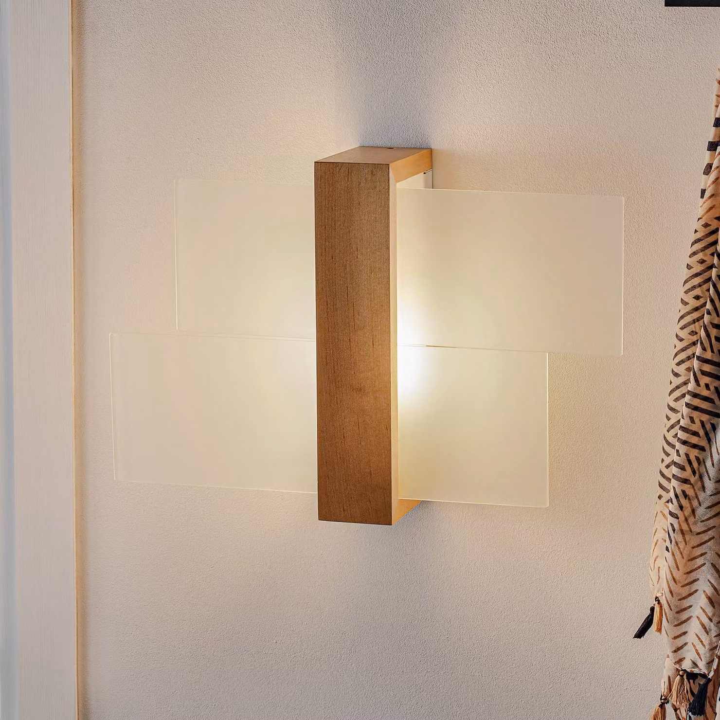 Applique Shifted 1 SOLLUX LIGHTING, dimmerabile, Legno chiaro, Soggiorno / Sala da pranzo, Vetro, Moderno, Applique