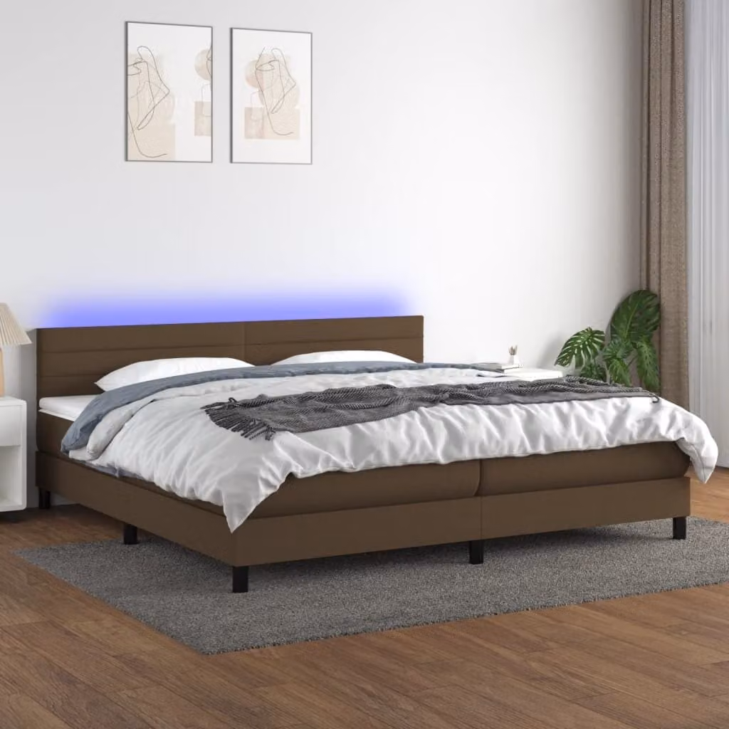 The Living Store Letto a molle con materasso e LED in tessuto marrone scuro 200x200 cm
