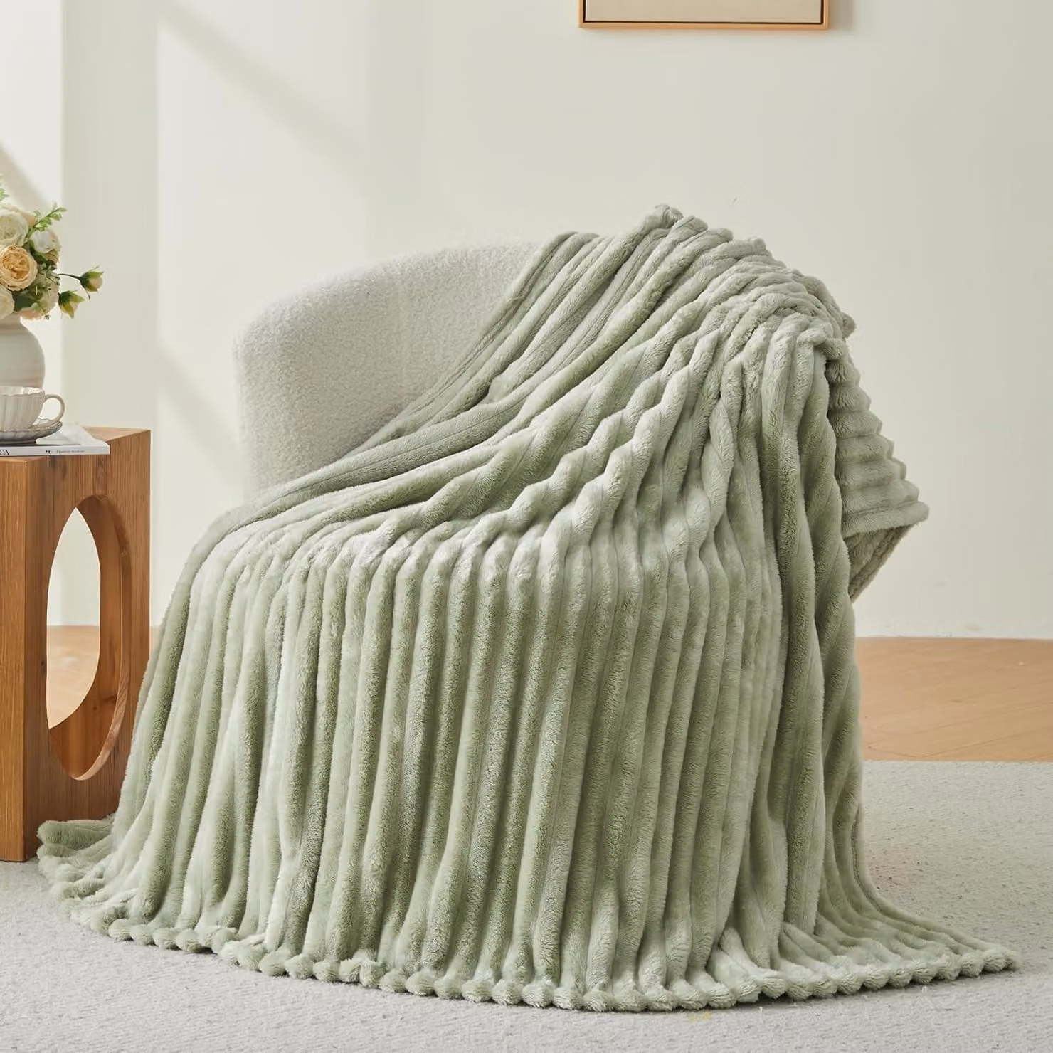 Piumino decorativo in ecopelliccia, colore verde salvia, 153x203 cm