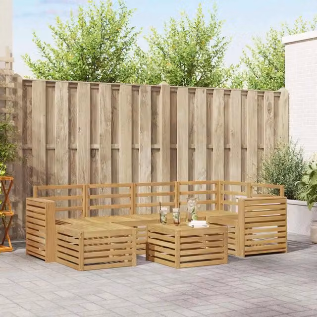 Set di divani da esterno a L vidaXL composto da 7 pezzi in legno di acacia con cuscini bianchi e tavolo da caffè