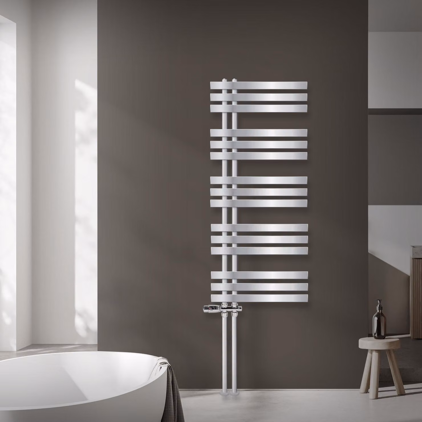 Radiatore da bagno LuxeBath Design, 500x1200 mm, cromo, set di collegamento termostatico tramite attacco a pavimento, senza elemento riscaldante