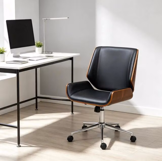 Sedia da ufficio ergonomica vintage in ecopelle nera e marrone con rotelle e braccioli, girevole a 360 gradi, L: 60 cm, P: 53 cm, H: 120 cm