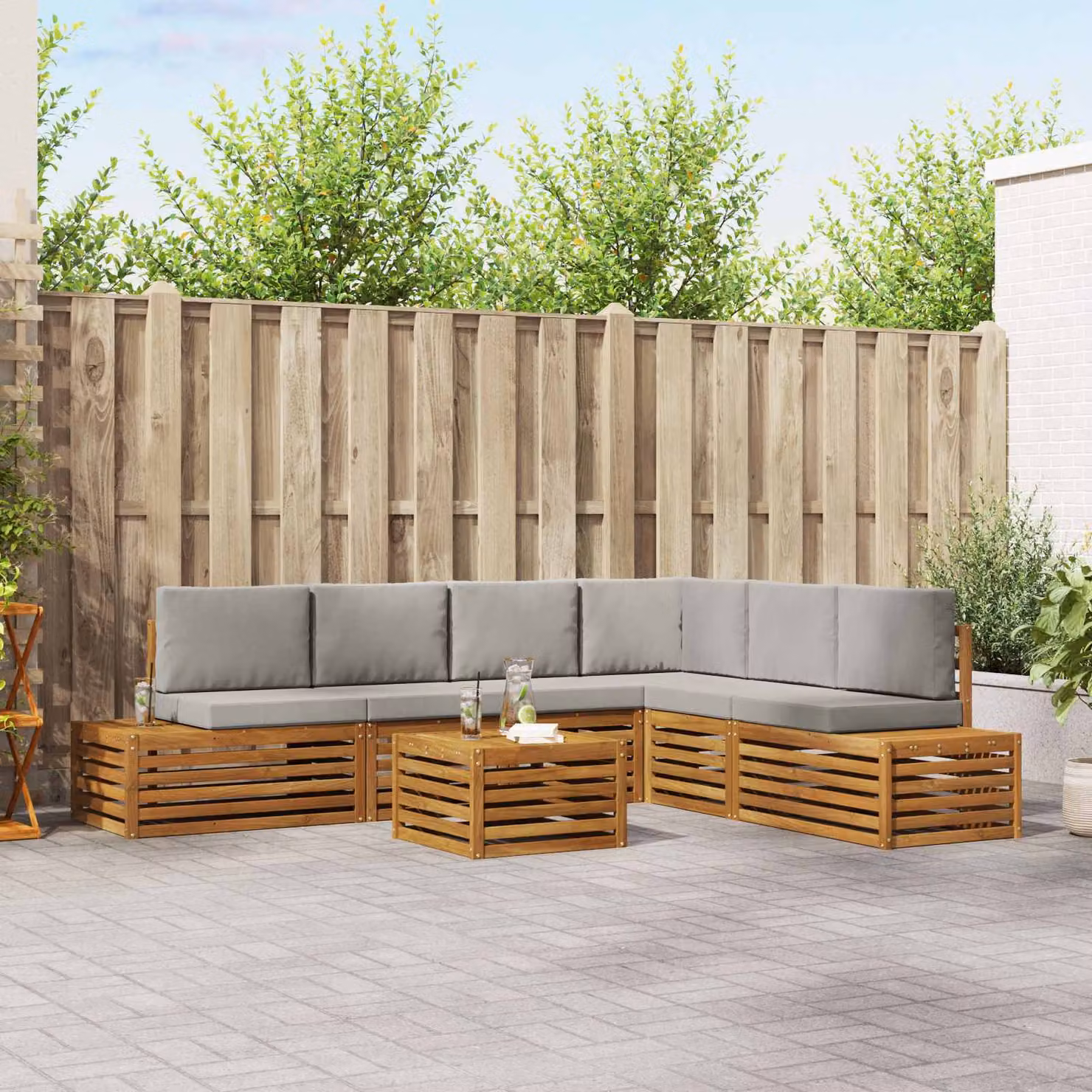 Set di divani da esterno vidaXL 7 pz in legno di acacia con tavolo da caffè e cuscini, colore marrone e grigio