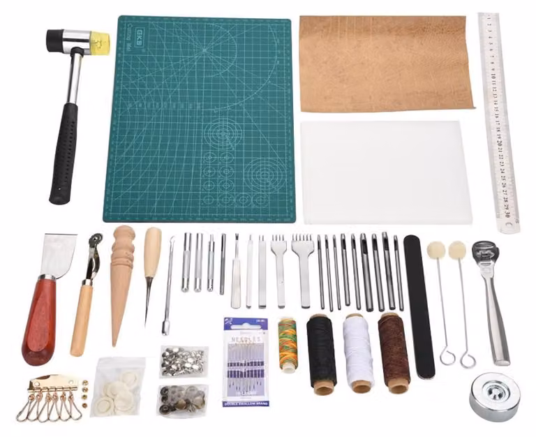 Set di strumenti in pelle da 42 pezzi, completo di accessori per cucire, strumenti per punzonare, martello, aghi e rivetti