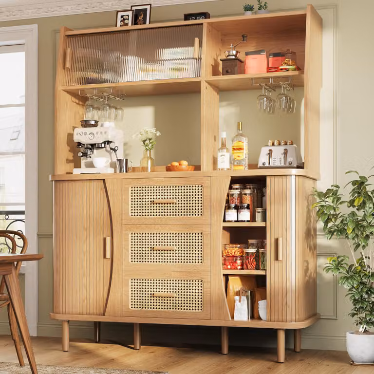 Flieks: mobile da buffet di alta qualità con effetto rattan e ante scorrevoli in vetro, mobile da cucina con vano portaoggetti, mobile alto 140x40,5x174,5 cm, legno naturale