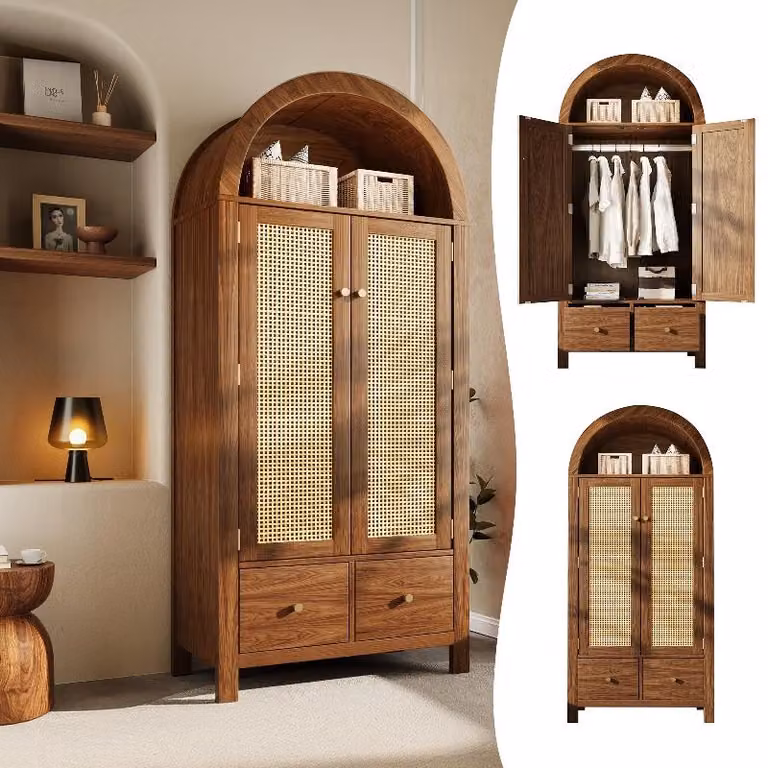 Armadio di 78x45x181 cm con finitura effetto noce e decorazioni in rattan, dotato di 2 ante con chiusura magnetica, 2 cassetti e un'asta appendiabiti, in stile rustico