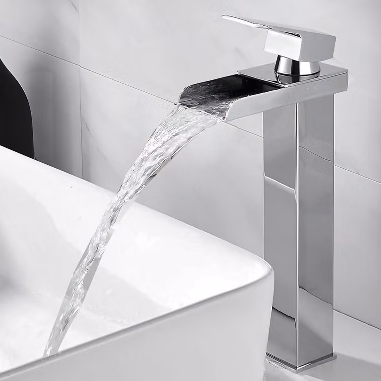Miscelatore monocomando in acciaio inossidabile e ottone, con sistema a cascata, a risparmio idrico e finitura cromata