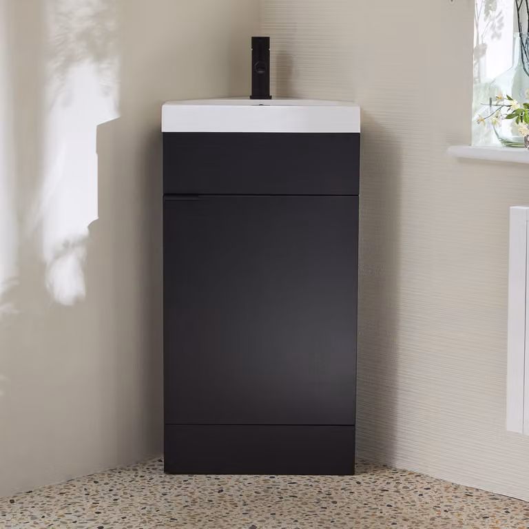 Mobile Bagno a Terra Angolare Grigio Nero da 450mm con Lavabo e Maniglia Moderna Nera con Impugnatura a Dito - Cluo
