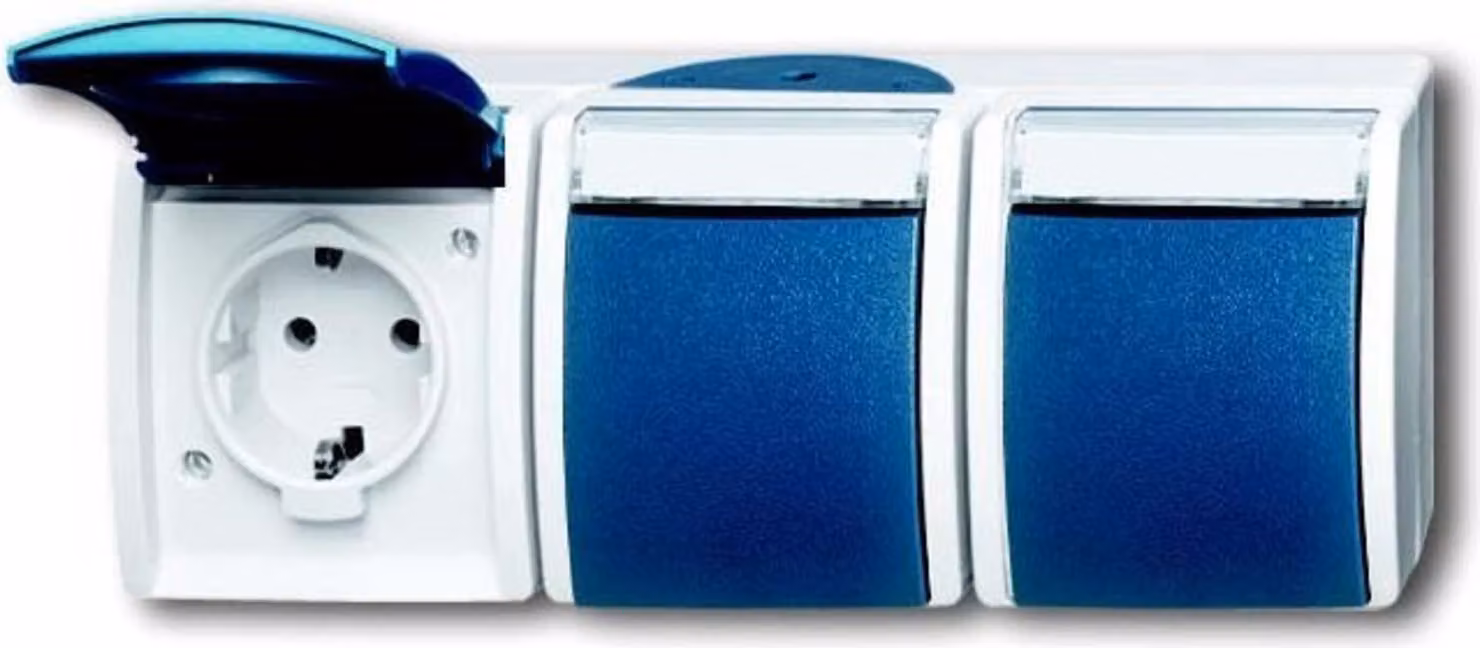 BUSCH-JAEGER Presa tripla Schuko 2300/3EWN-53 orizzontale oceanica con targhetta 2300/3EWN-53 (2084-0-0704)