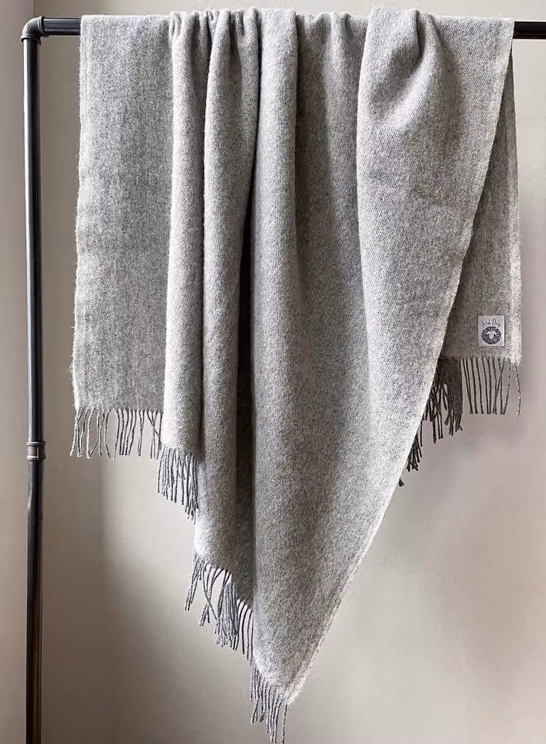 Coperta in lana vergine al 100%, 130x200 cm, tinta unita antracite melange, ideale per l'inverno