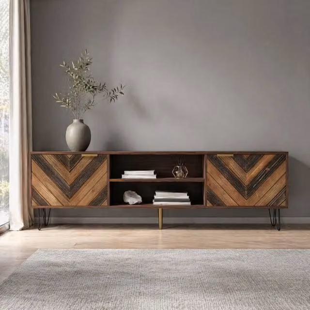 Mobile TV basso MODFU in legno naturale e metallo marrone con 2 ante e griglie dorate L: 155 cm, P: 38 cm, H: 48 cm – 1