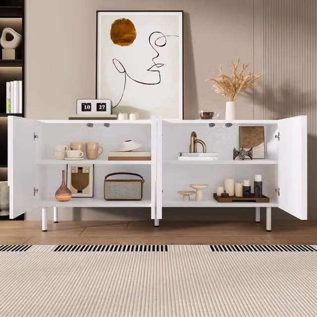 Credenza moderna bianca per soggiorno e sala da pranzo con ante geometriche opache e chiusura soft close in MDF e metallo L/P/H: 140 x 38 x 70 cm