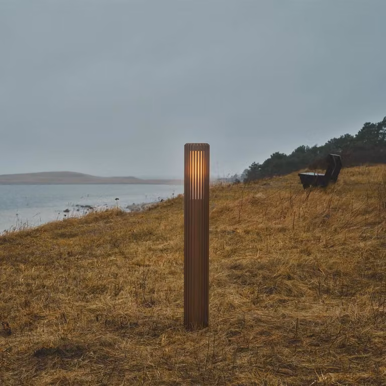 NORDLUX Aludra Seaside colonna per esterni IP44, variante: Ø 124 x 954 mm, E27, 15 W, metallo marrone