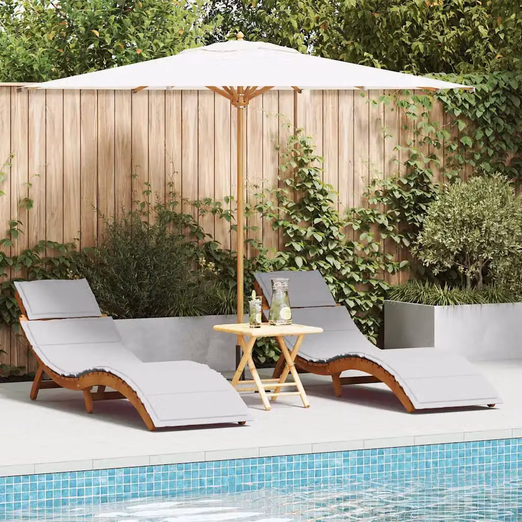 Set di 2 lettini prendisole vidaXL in legno di acacia massello grigio chiaro con design ergonomico per giardino e terrazza