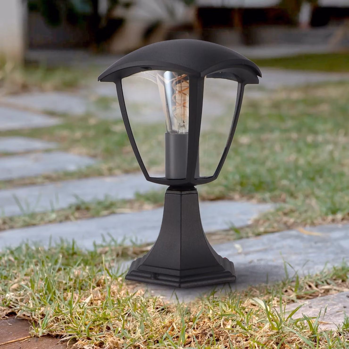 Lampada da esterno a LED, attacco E27, grado di protezione IP44, realizzata in acciaio e PMMA, colore nero, dimensioni 17x17x28 cm, ideale per illuminare vialetti