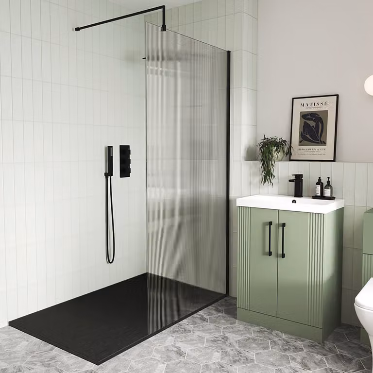 Box Doccia Walk-In Nero in Vetro Scanalato con Piatto Doccia Effetto Ardesia