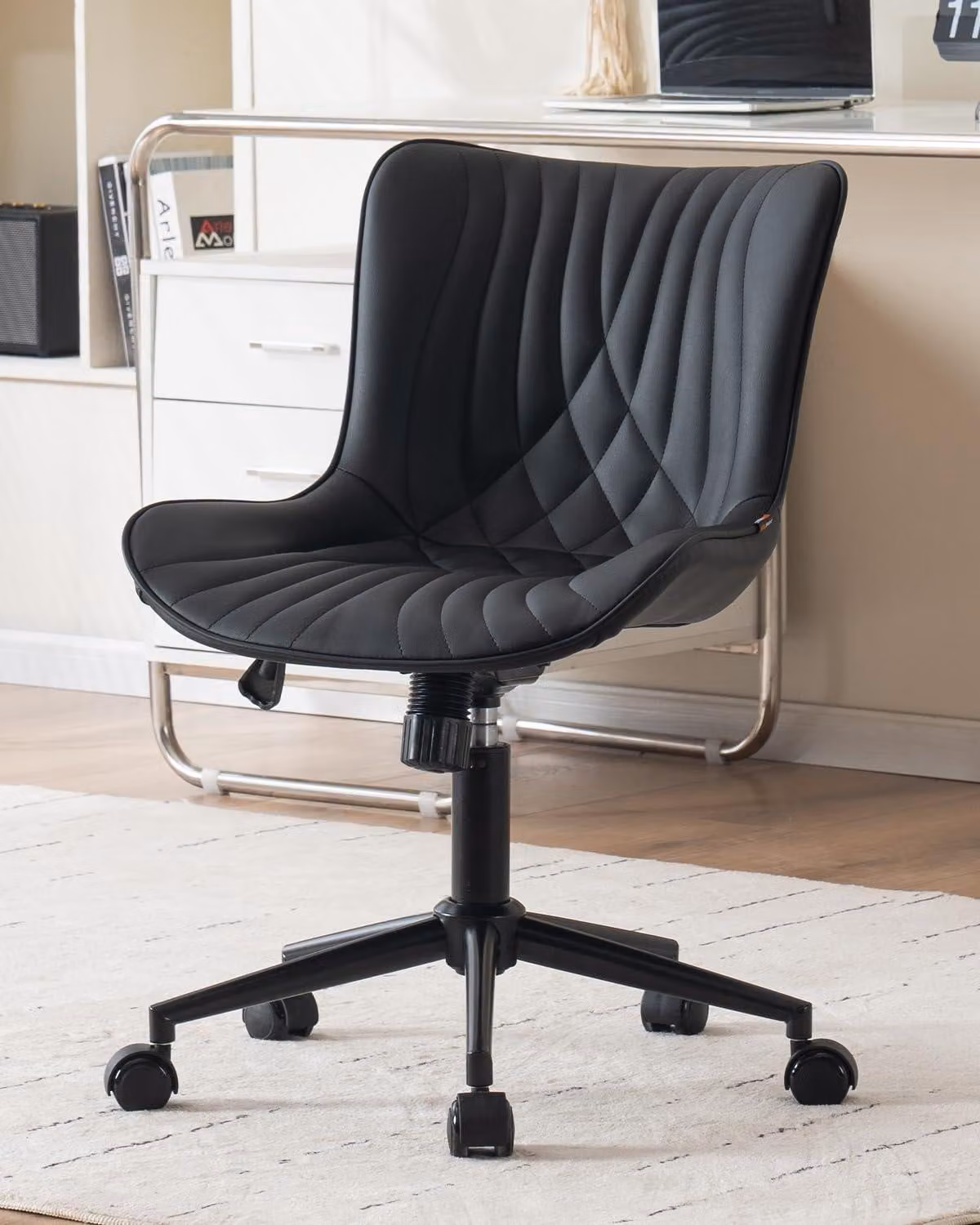 Sedia da ufficio ergonomica, rivestita in ecopelle nera, con altezza regolabile da 78,5 a 90,5 cm