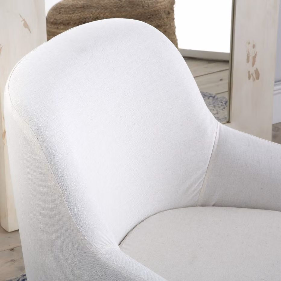 Poltrona da lettura Naivi Banak in tessuto beige con struttura in legno massello e braccioli – 2