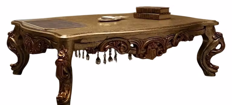 Elegante tavolino dal design classico e intramontabile
