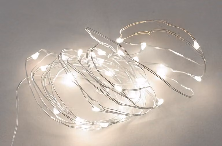 Catena luminosa a LED, lunghezza 3,9 metri, luce bianca fredda, alimentazione a batteria