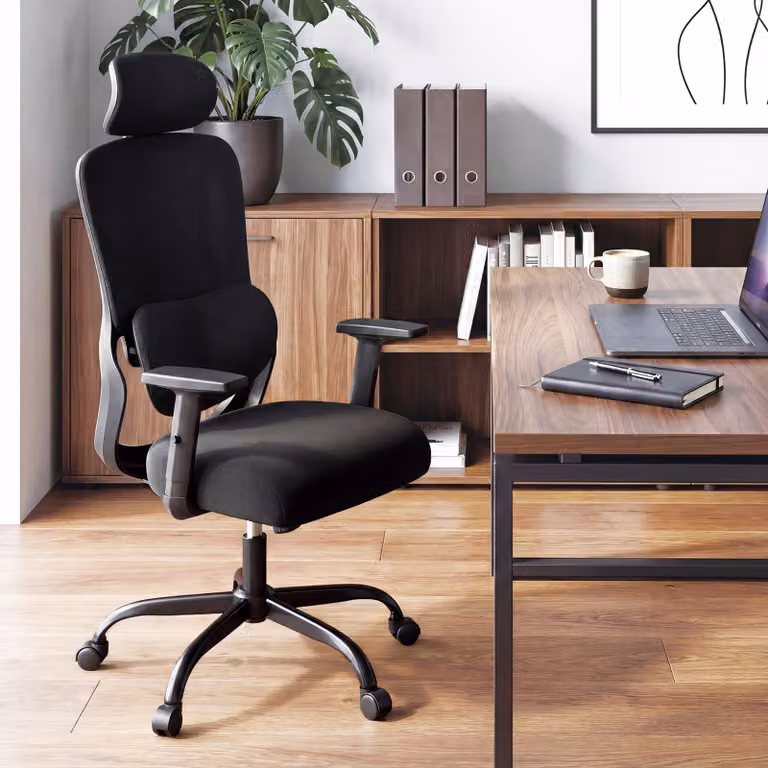 Sedia da ufficio ergonomica Costway nera con poggiatesta, schienale regolabile e supporto lombare, girevole con braccioli in tessuto per casa e studio
