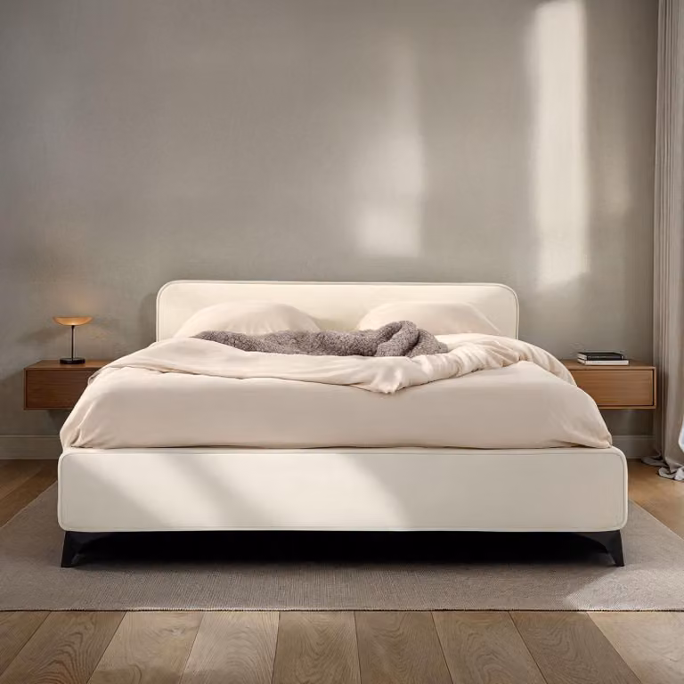 Letto imbottito LAVORO, letto singolo 140x200, bianco crema - Letto con rete a doghe e rivestimento in velluto, struttura con testiera imbottita, design moderno, robusto telaio in legno e gambe in metallo