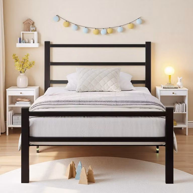 Struttura letto singola in metallo Feonase, con testiera e pediera dal design elegante. Singolo