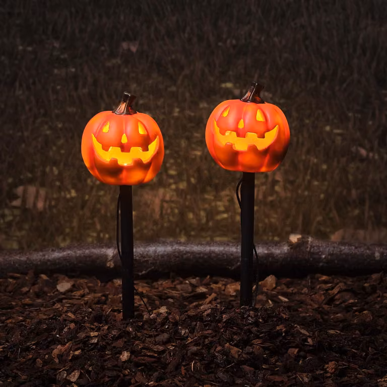 Set di 2 lanterne a forma di zucca per Halloween, con luci LED bianco caldo, realizzate in resina, con timer integrato