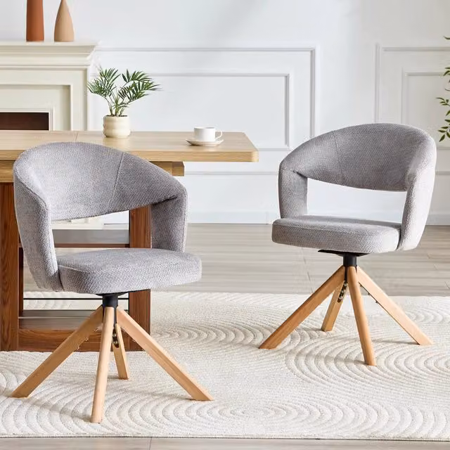 Set di 2 sedie da pranzo girevoli OKWISH con rotazione a 360 gradi, schienale curvo in tessuto grigio e struttura in legno massello
