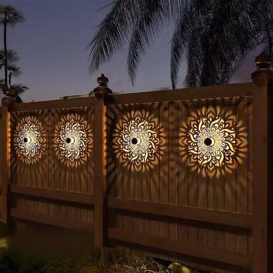 Set di luci solari per esterni - 4 pezzi - Resistenti all'acqua - Alimentazione a energia solare - Lampade da parete per balconi - Illuminazione per terrazze - Ideale per giardini e famiglie - Metallo - Nero - Set da 4