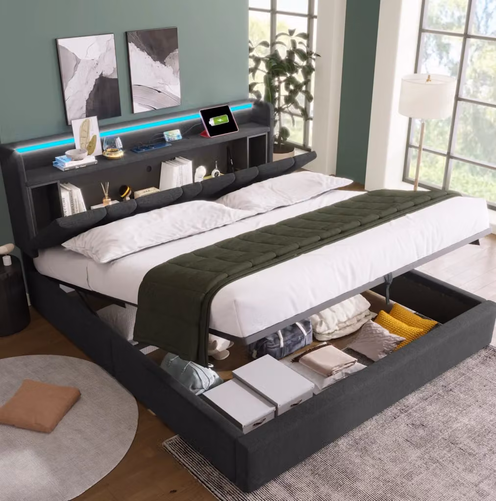 Letto matrimoniale MODFU imbottito in tessuto grigio con contenitore a sollevamento, testiera con prese USB, mensola e illuminazione LED sottostante, L/P: 140 x 190 cm – 2