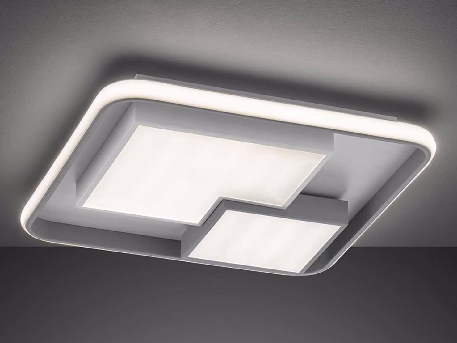 Plafoniera a LED dimmerabile tramite interruttore, applique all'interno della scala del corridoio dell'appartamento
